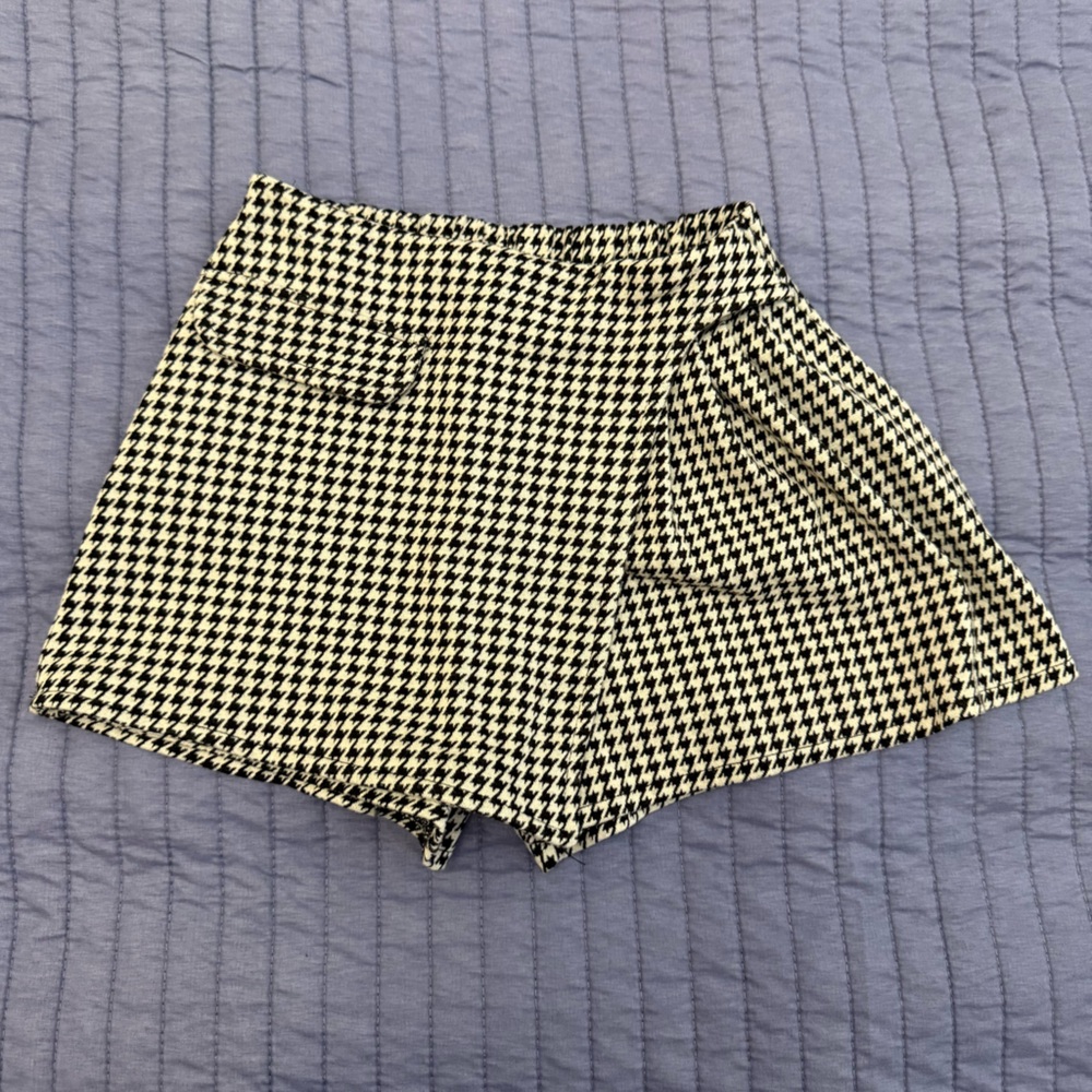 Zara Kids Black and White Skorts with Gingham Pattern